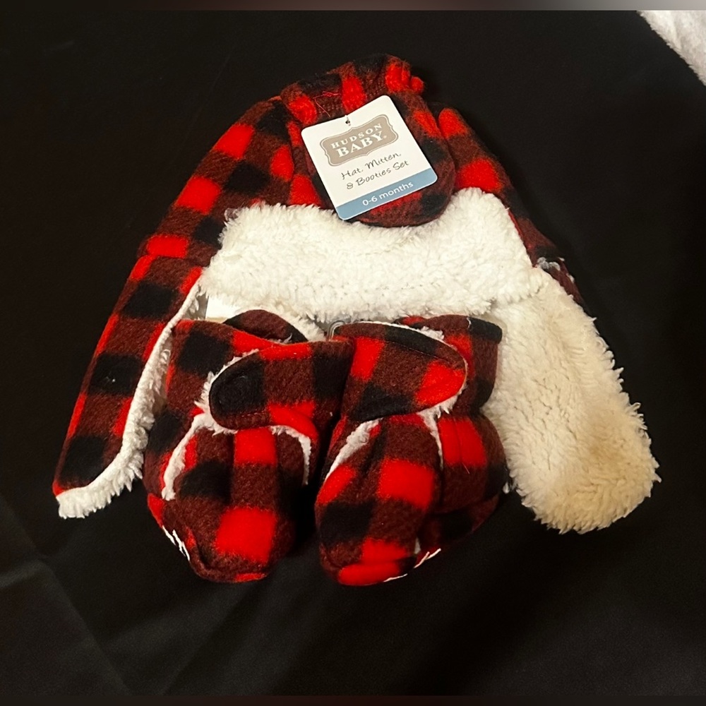 #1247 Hudson Baby Hat, Mitten and Bootie Set 0-6 Months NWT